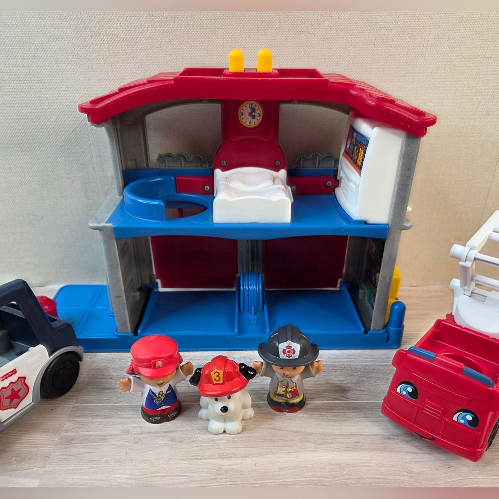 Vintage Fisher Price Fire/police Station - Picture 3 of 3